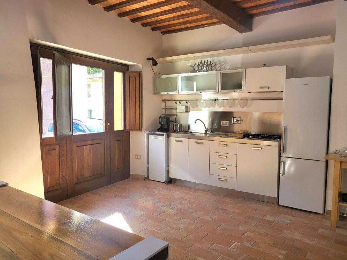 Appartamento Davanti Al Porto Romano Bevagna Exterior foto